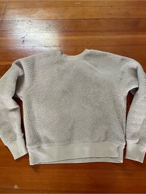 Everlane ReNew - size small -Cozy Cream Sherpa Crewneck Sweatshirt